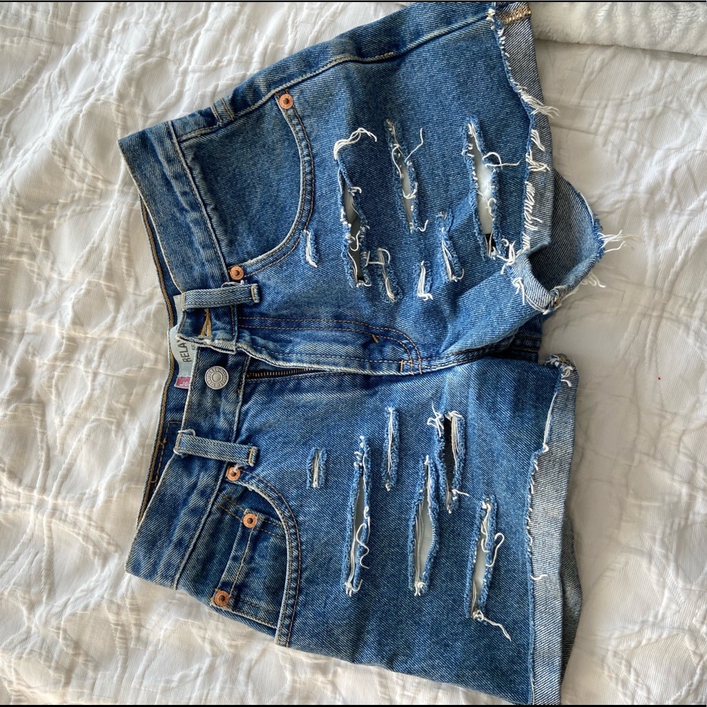 LEVIS SHORTS - Picture 2 of 2